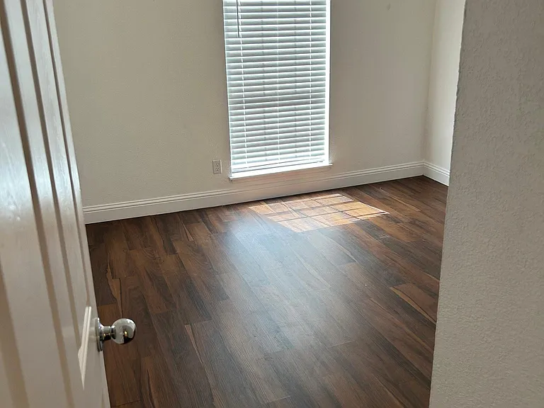 7404 Buttonwood Dr — Photo 16
