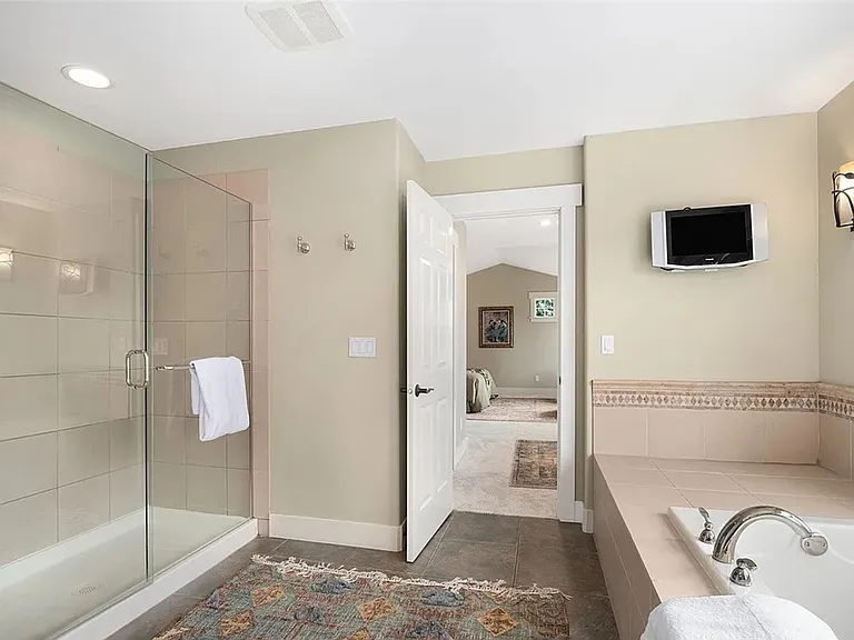 6614 Lake Washington Blvd SE — Photo 2