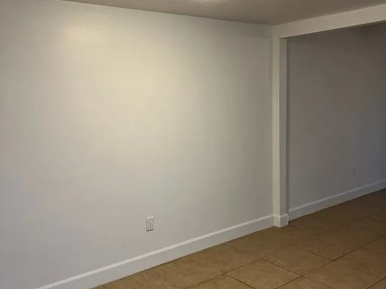 5745 SW 10th Pl — Photo 11