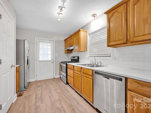 4th image of 736 Boulder Pl