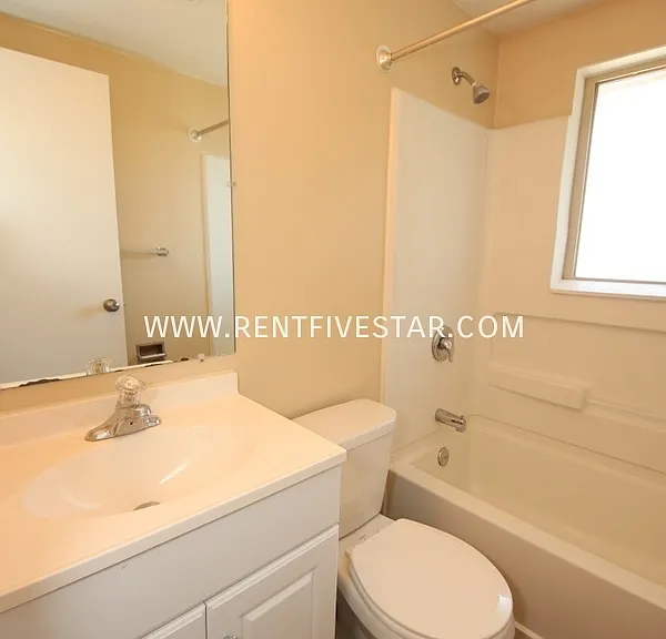 1011 Deon Dr #1 — Photo 9