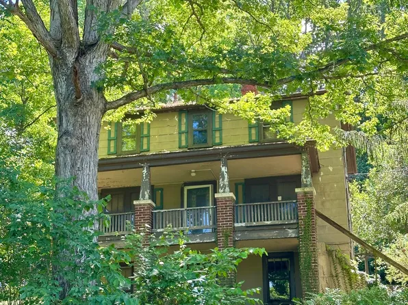 1815 S Carpenter Dr, Covington, VA 24426