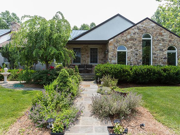 3rd image of 38616 Stonewall Farm Ln