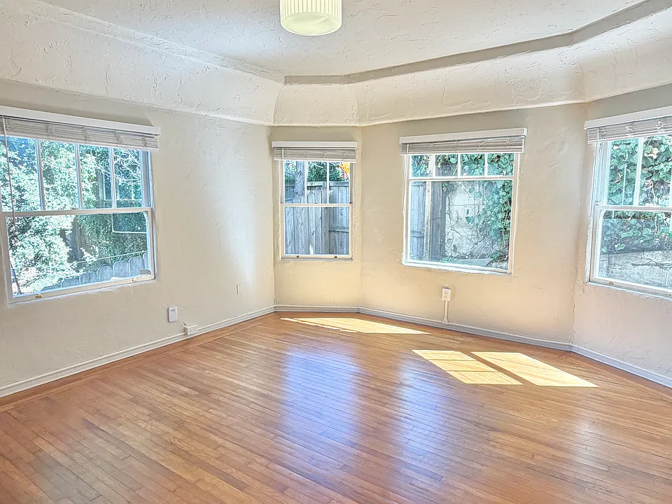468 Stow Ave #4