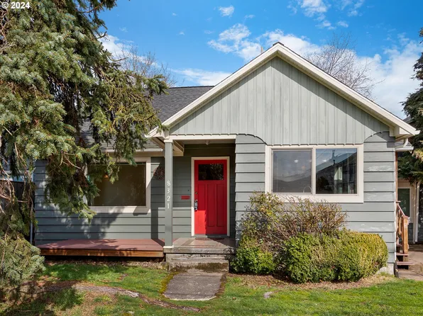 8321 NE Holladay St, Portland, OR 97220