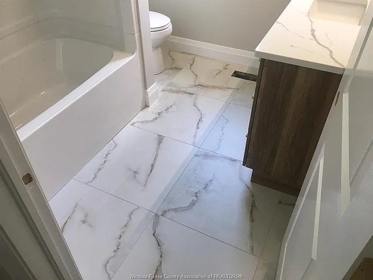 2496 Front Rd — Photo 10
