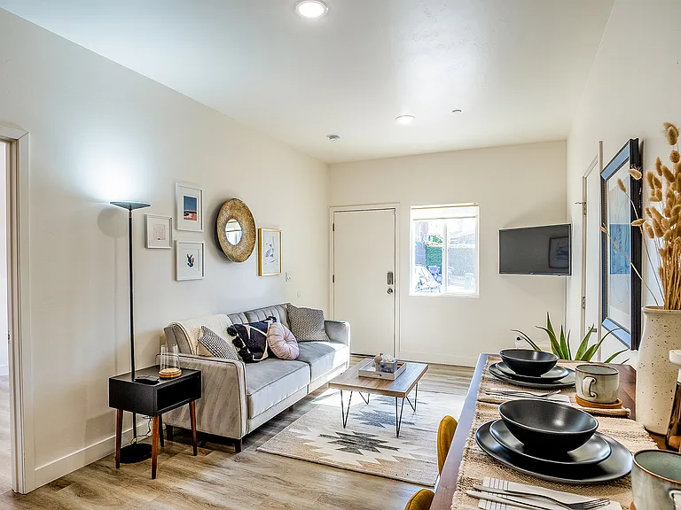 350 27th St. - Main Living Area