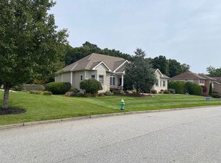 150 Fox Ridge Dr, Cranston, RI 02921