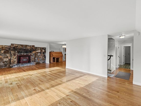 4th image of 50 Plymouth Blvd