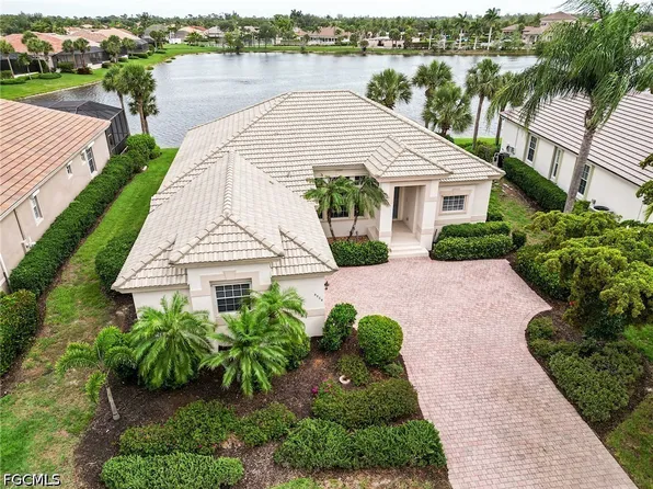 8864 New Castle Dr, Fort Myers, FL 33908