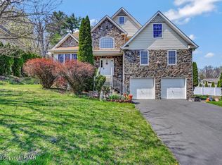 782 Wedgewood Lake Dr, Stroudsburg, PA 18360