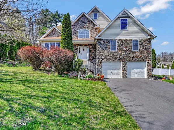 782 Wedgewood Lake Dr, Stroudsburg, PA 18360