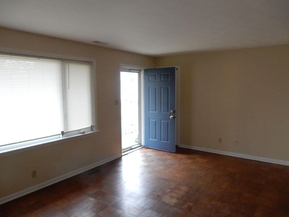 2nd image of 812 Maple Heights Dr