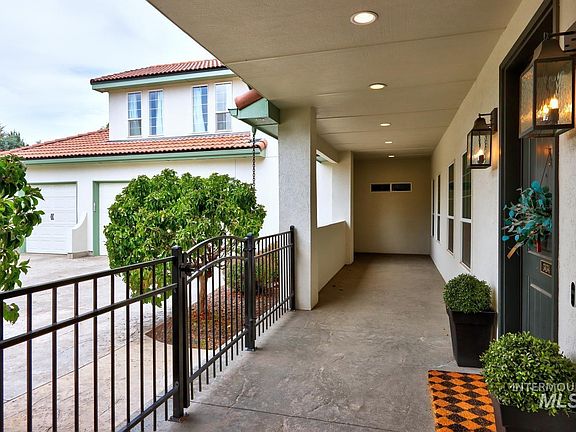 3rd image of 3434 S Kingsbury Way