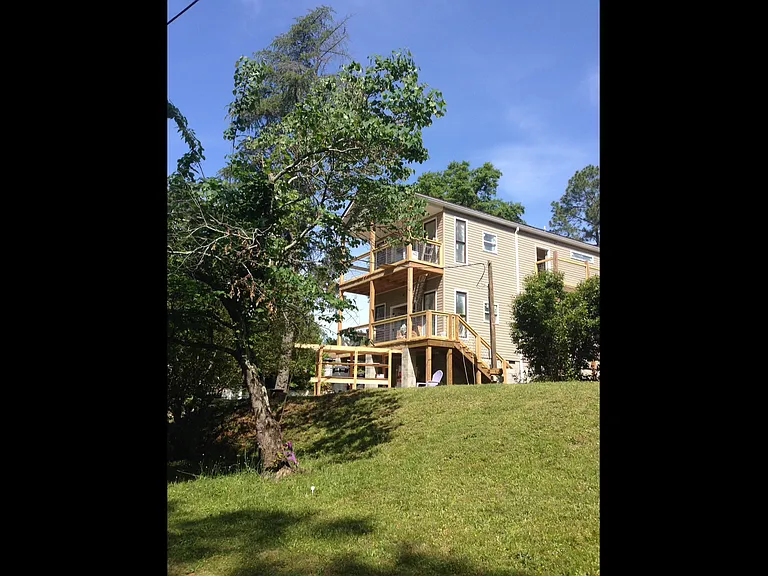 112 Crystal Lake Dr — Photo 9