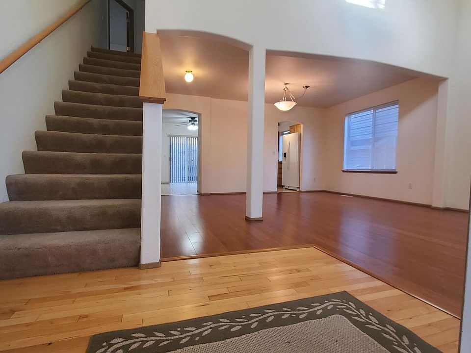 1st image of 14812 Woodland Ave E
