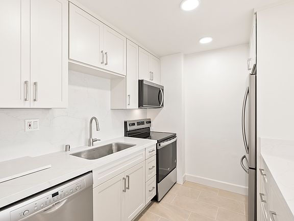 4th image of 3833 Lamont St Unit 3E