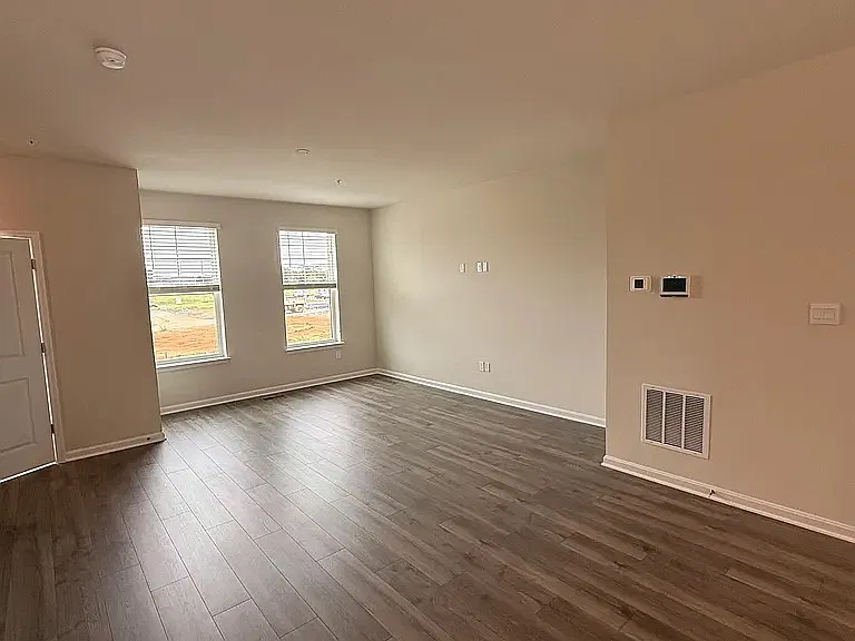 4 bed, 3.5 bath, 1962 sqft, $2,950 — Photo 2