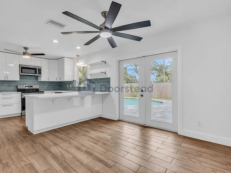 1454 45th Ave NE — Photo 11