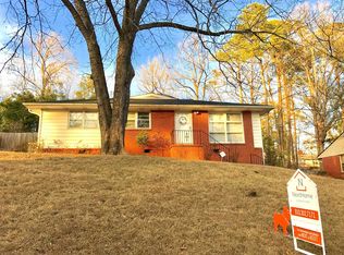 1912 Rogers Dr, Fayetteville, NC 28303