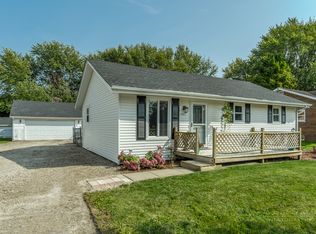 1249 Lakewood Dr, Somonauk, IL 60552