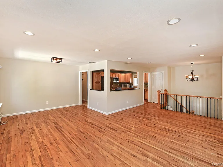44 Derby Ave — Photo 3