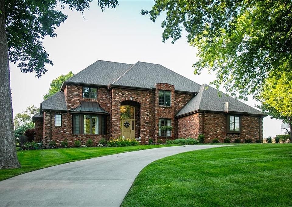 1st image of 25 Court Ln