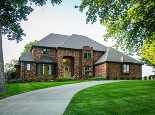 25 Court Ln, Saint Joseph, MO 64506