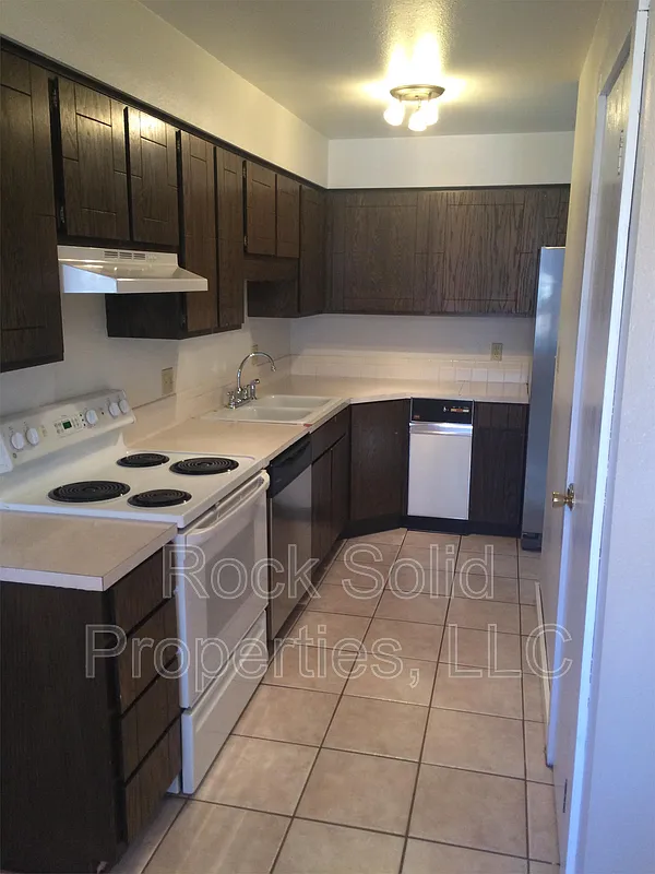 2 bed, 1.0 bath, 1080 sqft, $1,350 — Photo 4