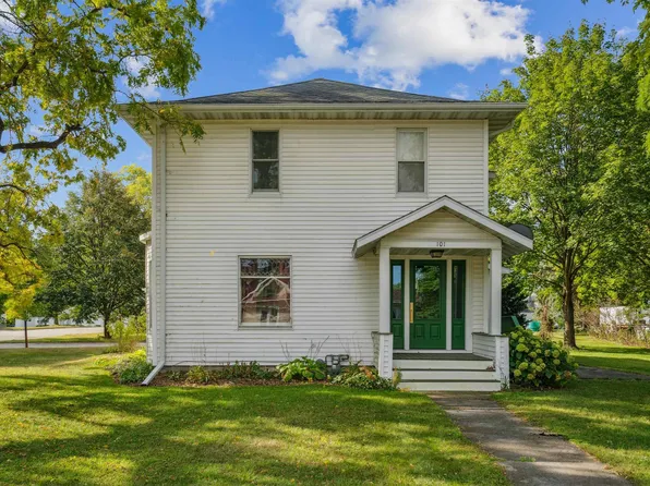101 Gay St, Delhi, IA 52223
