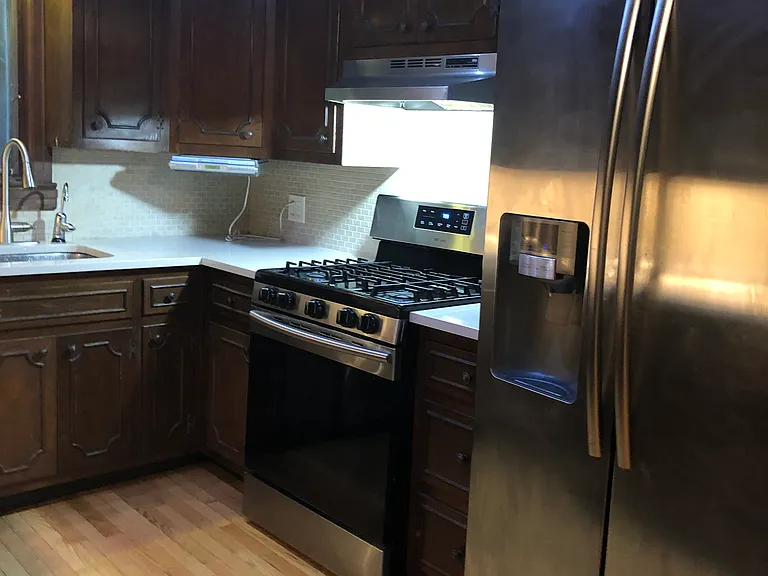474 Grove St — Photo 3