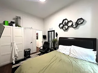 Rented by KNOCKKNOCK LLC