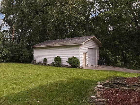 Heated/insulated garage/shop