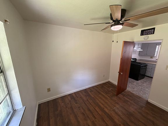 4th image of 301 Hillcrest Dr