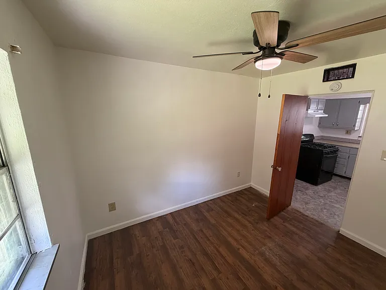 301 Hillcrest Dr — Photo 4