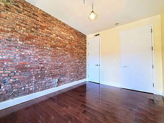 4th image of 204 Starr St APT 1F