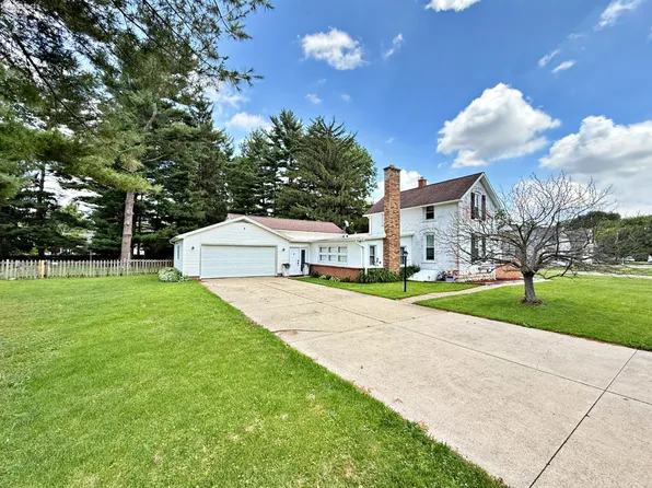 827 Upton Rd, Fremont, OH 43420