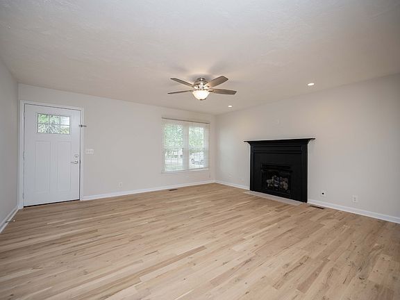 3rd image of 10343 Roanoke Dr