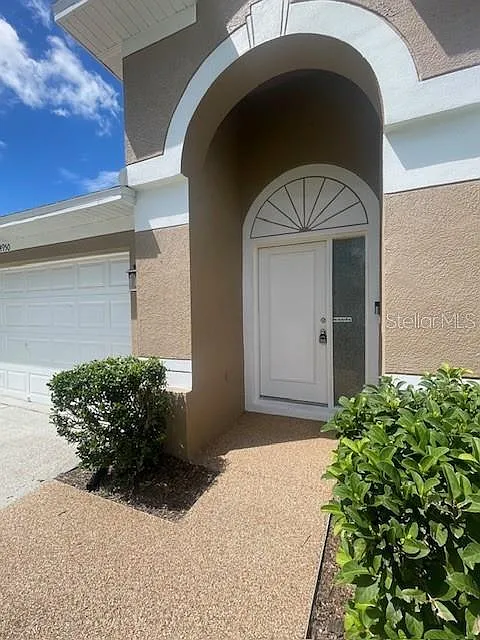 3 bed, 2.0 bath, 2024 sqft, $2,600 — Photo 4