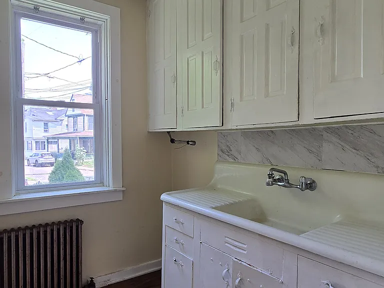 Kitchen (1st floor)