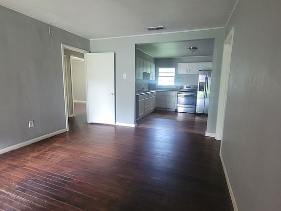 3rd image of 2917 W Collin St