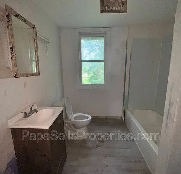 327 E Stuart Ave — Photo 10