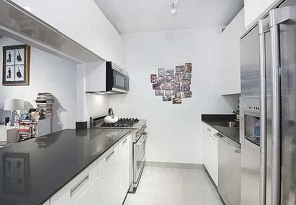 5th image of 99 John St APT 603