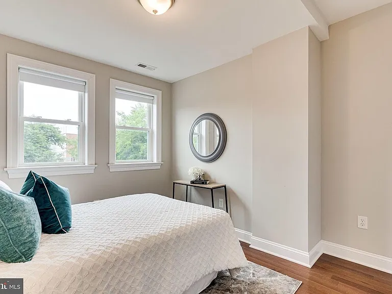 1622 Gales St NE — Photo 37