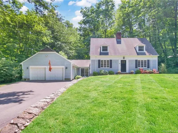 21 10 Acre Lane, West Hartford, CT 06107