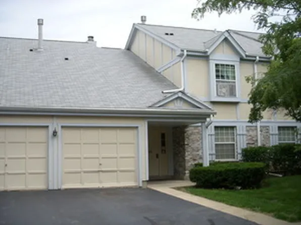 3 Trails Dr Unit W1, Schaumburg, IL 60194