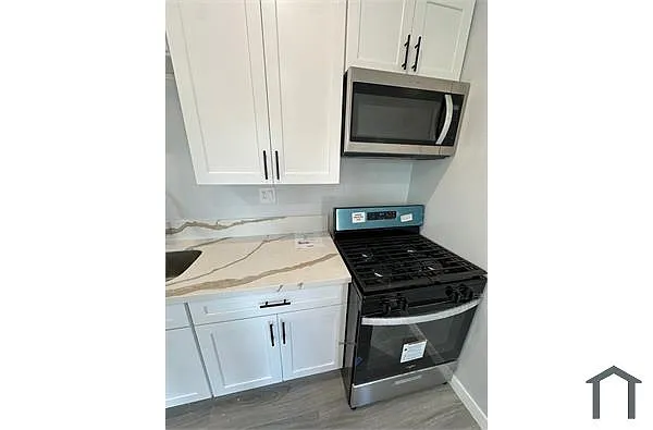 Building Photo - 840 Laconia Blvd #12
