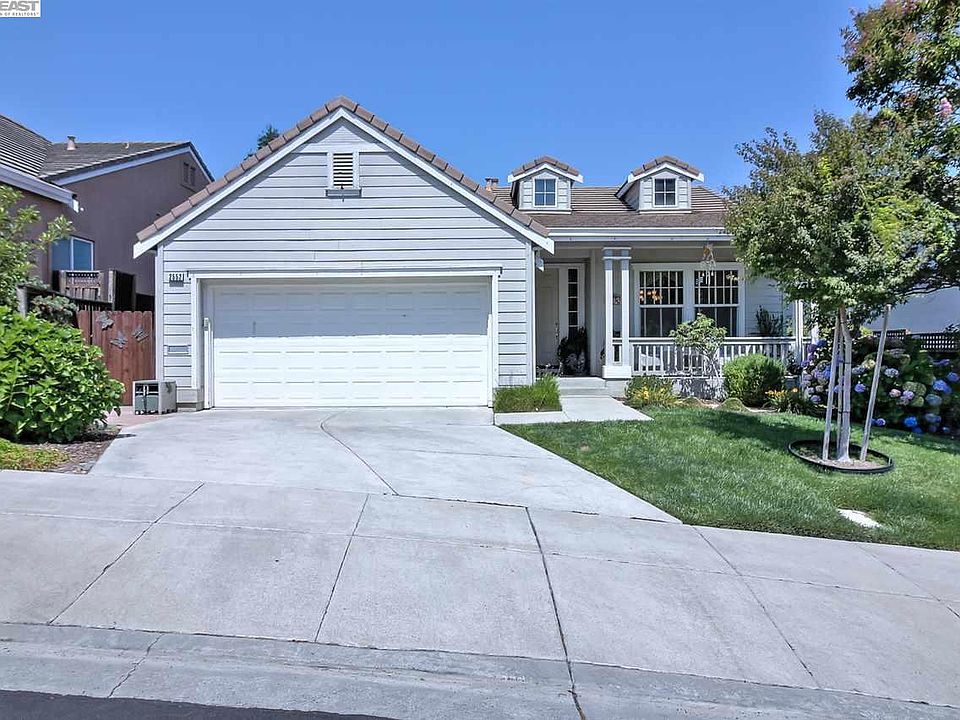2nd image of 2552 Ridge Crest Ct