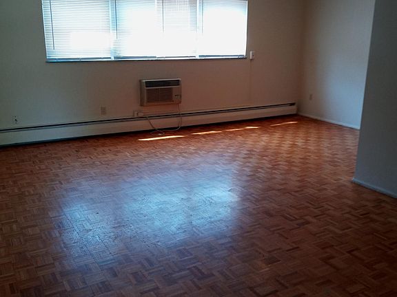 5th image of 2346 Beechmont Ave #10