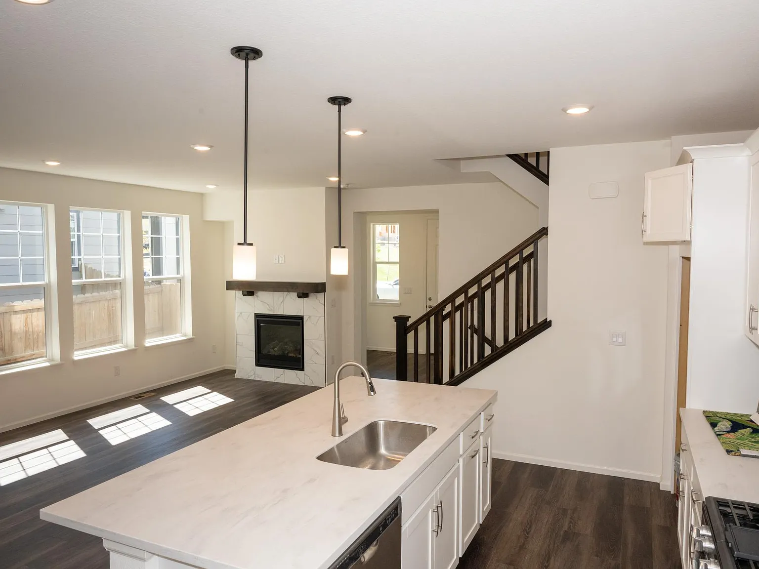 16664 Shoshone St — Photo 3
